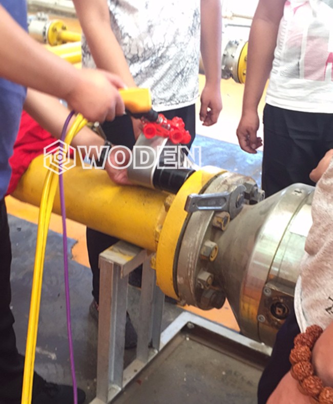 內蒙古某地用戶使用沃頓液壓扳手現場