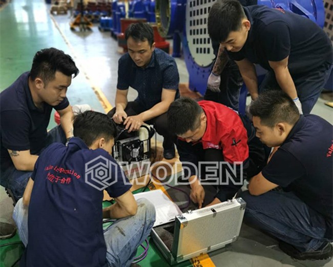 沃頓技術員指導用戶使用液壓扳手現場 沃頓技術員指導用戶使用液壓扳手現場