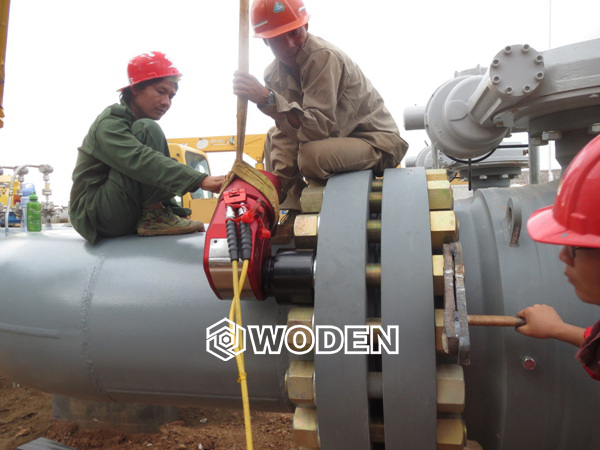 中石油管道公司使用WD-A35驅動液壓扳手在緬甸施工 中石油管道公司使用WD-A35驅動液壓扳手在緬甸施工